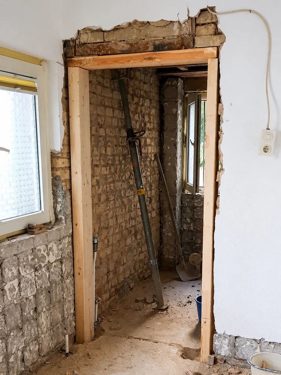 Entkerntes Badezimmer vor der Sanierung