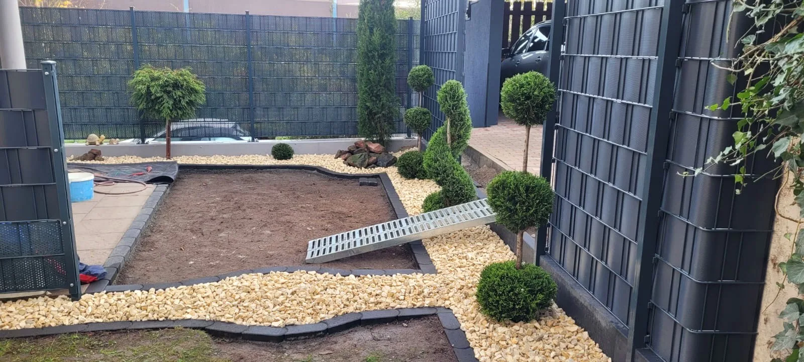 Garten vor der Anlage